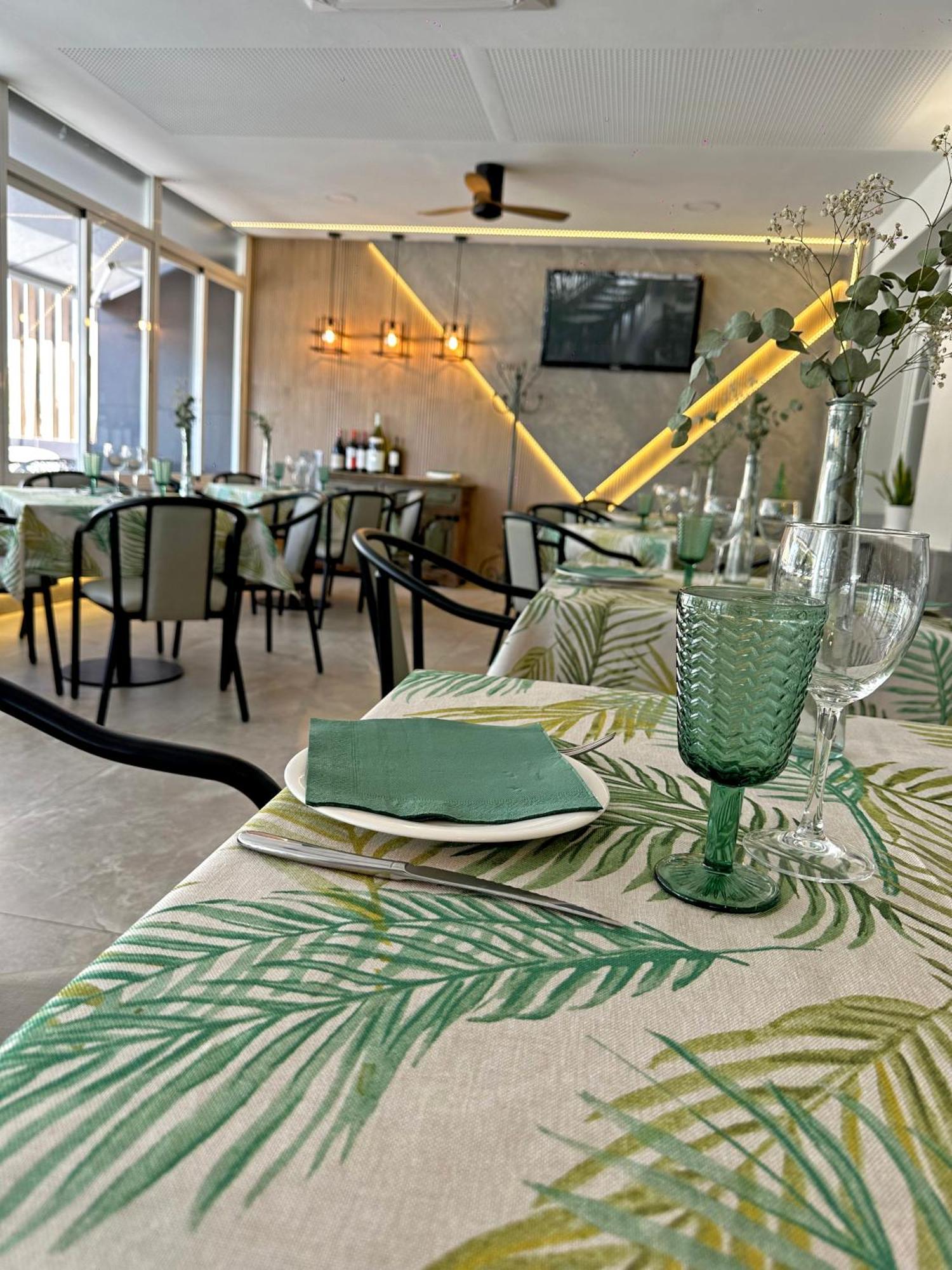Hostal Restaurante El Cary Montemayor المظهر الخارجي الصورة
